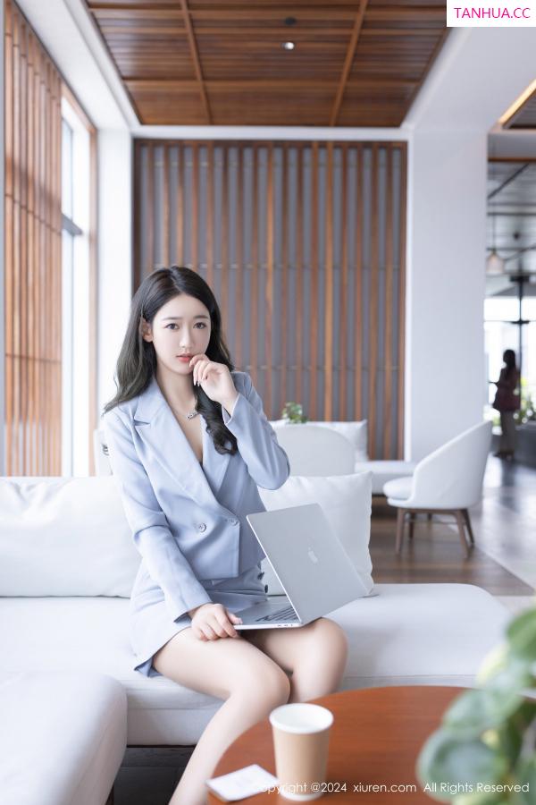 唐安琪  [XiuRen]高清写真图 2024.07.29 No.8935 唐安琪 律师OL第4张图片